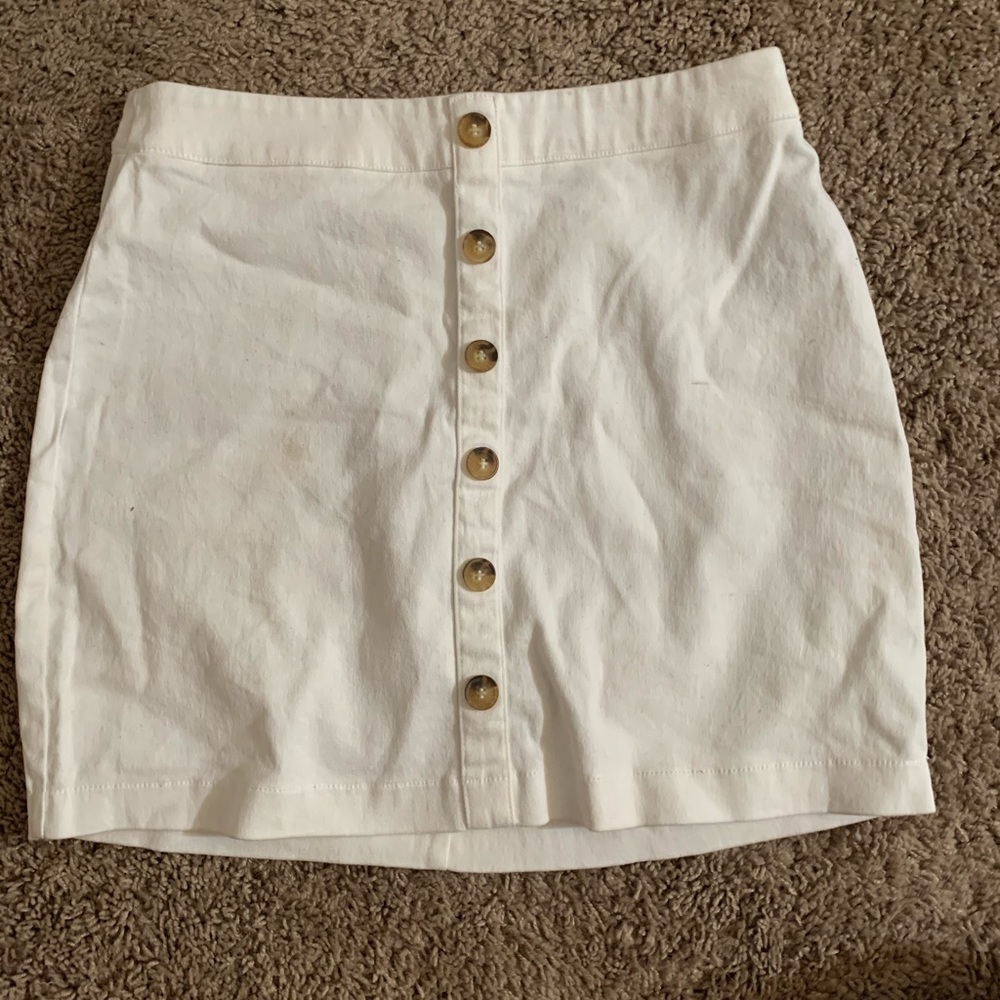 White mini skirt with buttons